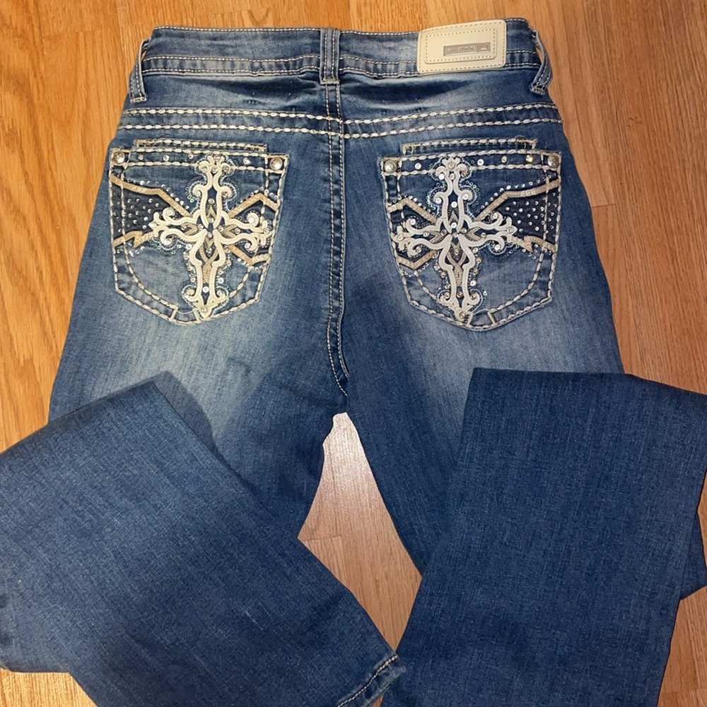 Low-rise flared size 7 jeans never worn